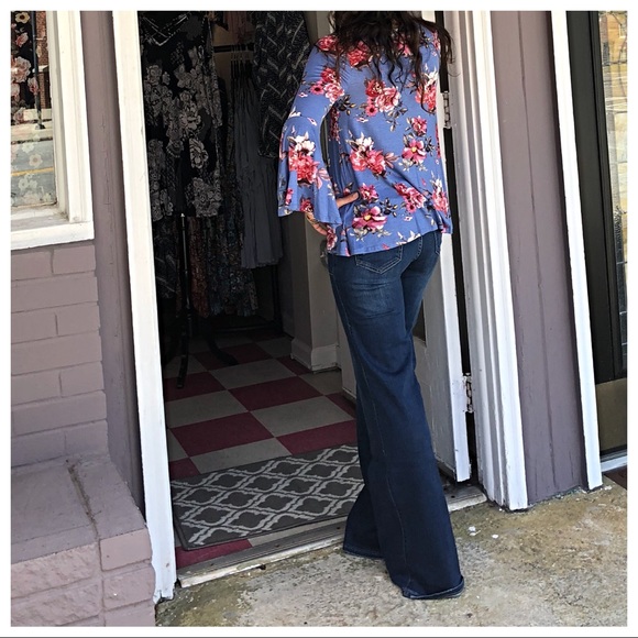 Bell sleeves print top - Picture 8 of 8